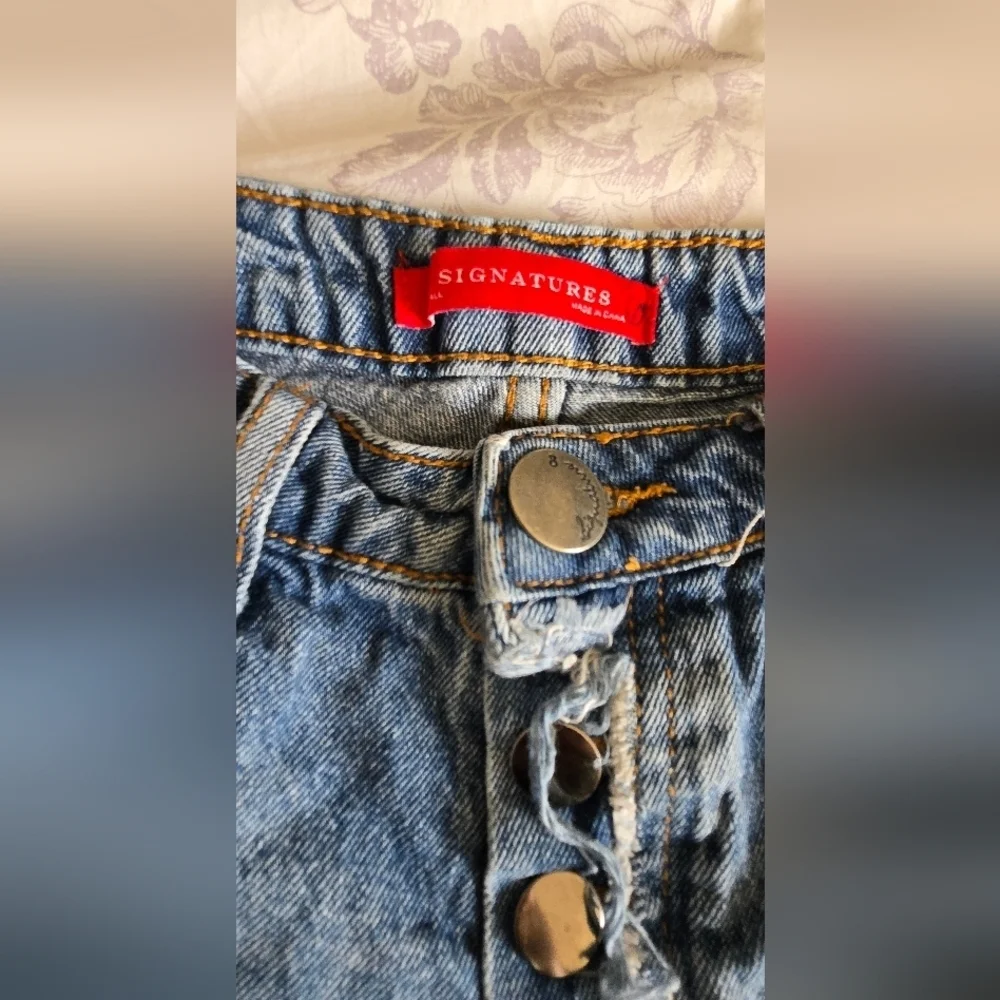 Signature8 Distressed Denim Women Shorts Size Small